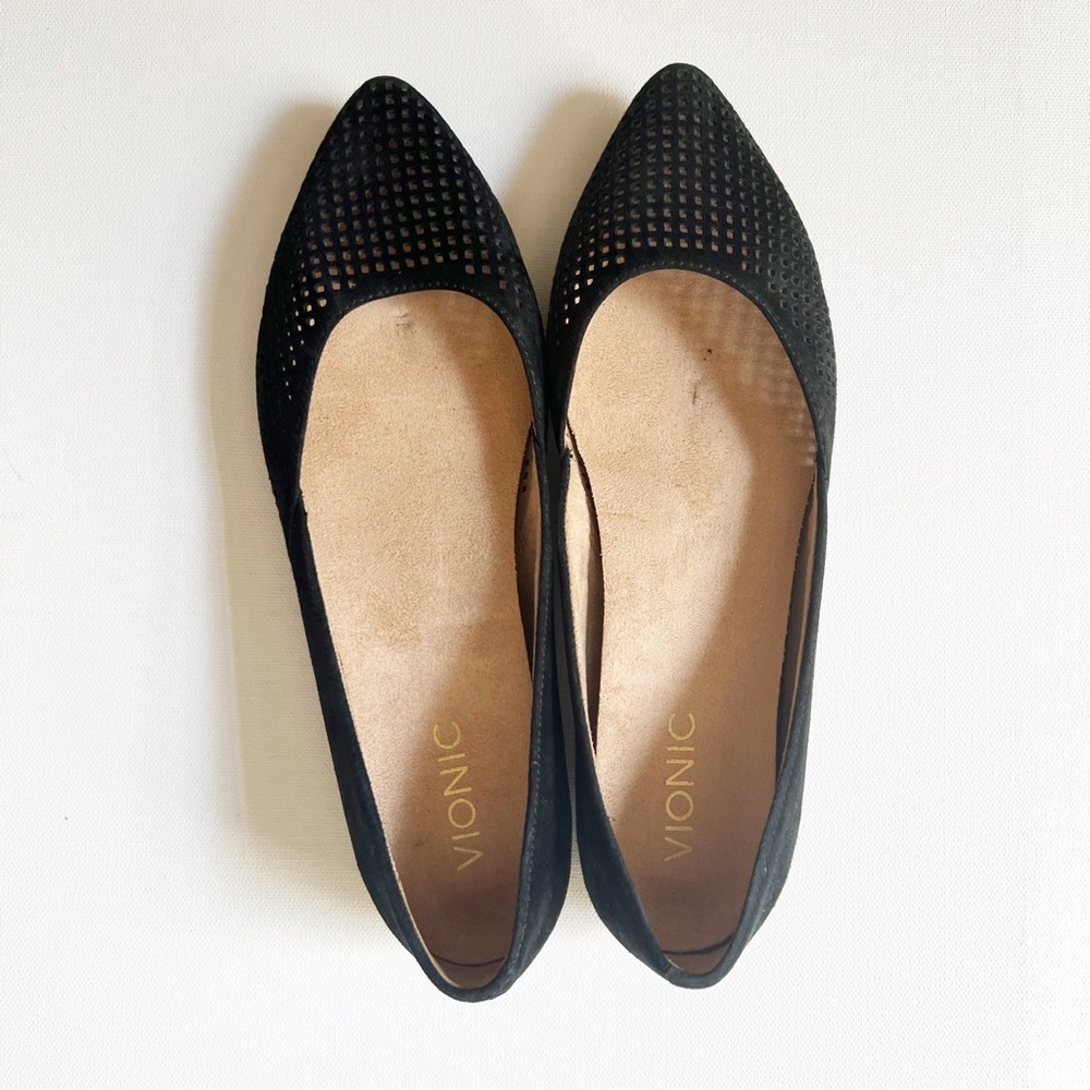 Vionic Black Pointed Toe Perforated Flats